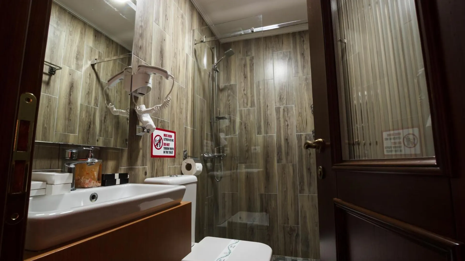 ***  Hotel Pashai Gjirokaster Albania